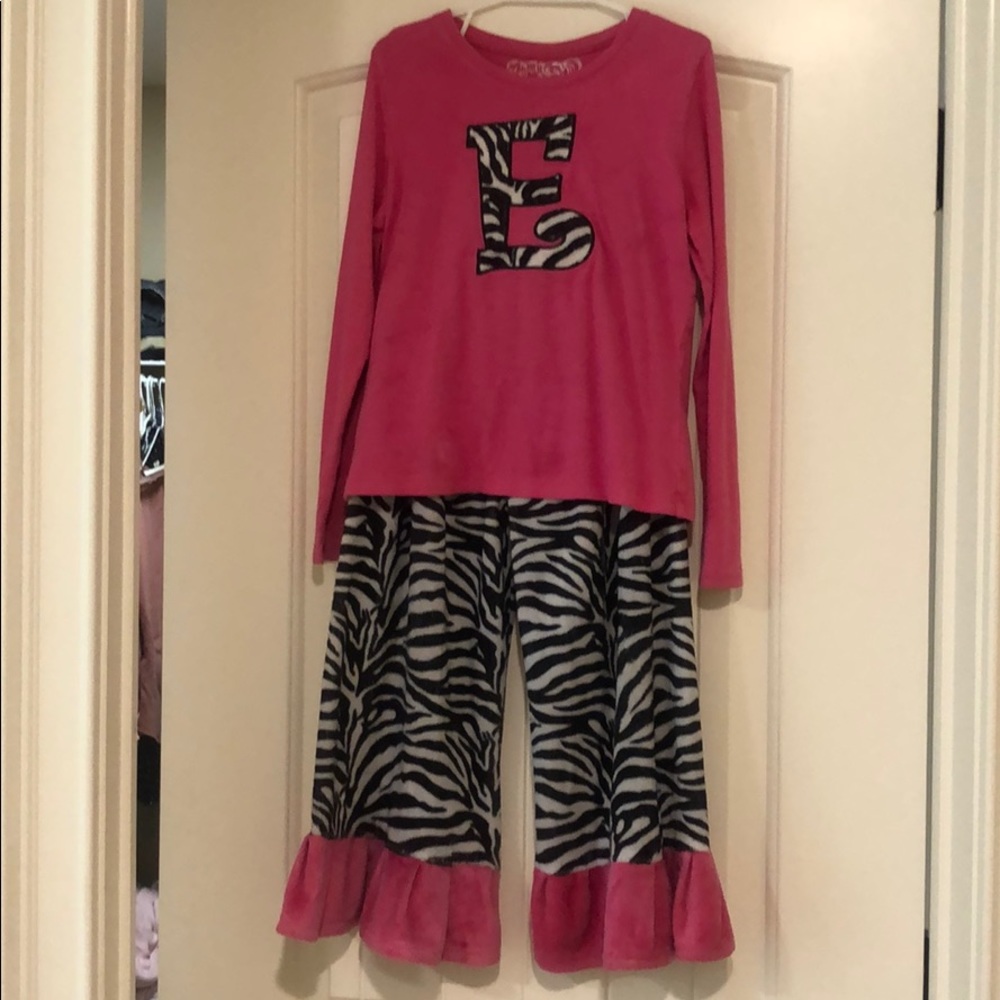 Monogrammed “E” top with matching pants